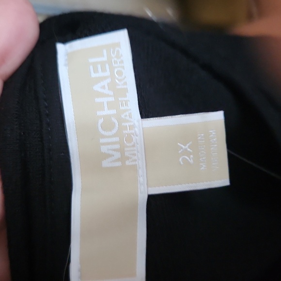 NWT! Michael MK cold shoulder top - Picture 8 of 9